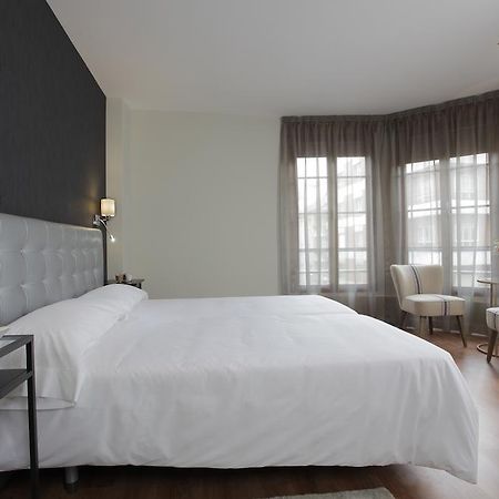 Hotel Rosal Овиедо Екстериор снимка