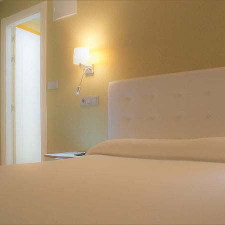 Hotel Rosal Овиедо Екстериор снимка