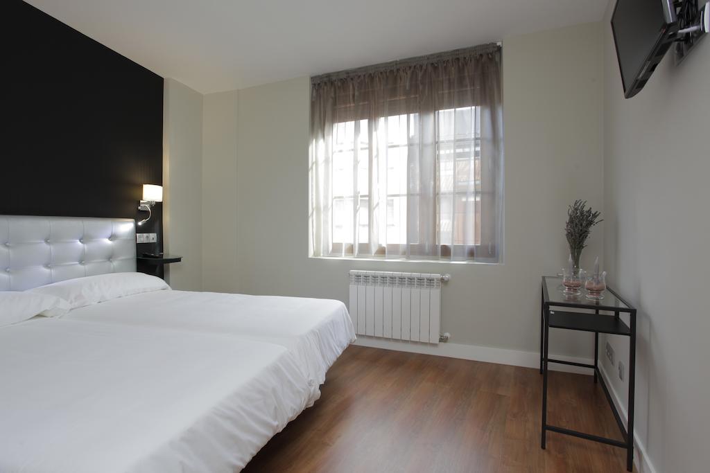 Hotel Rosal Овиедо Екстериор снимка