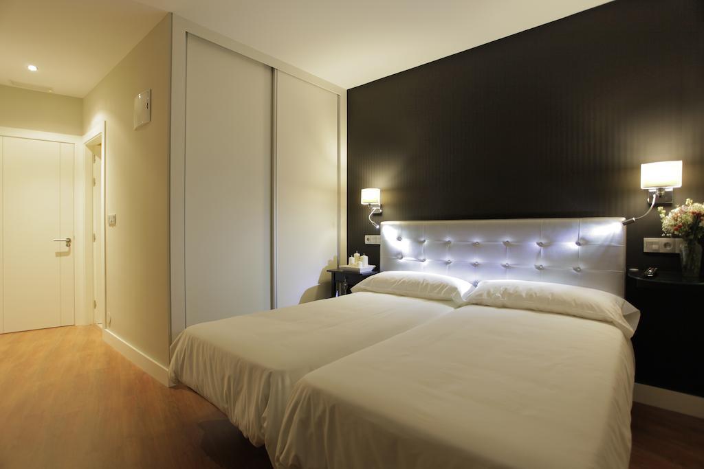 Hotel Rosal Овиедо Екстериор снимка