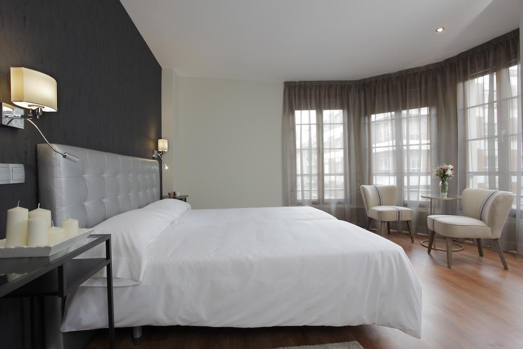 Hotel Rosal Овиедо Екстериор снимка