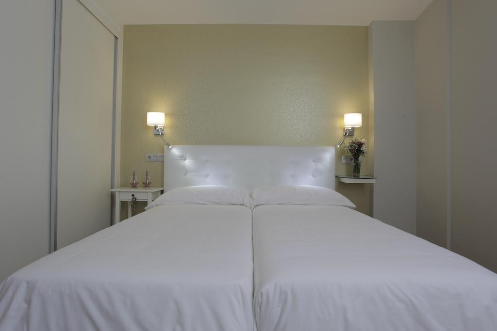 Hotel Rosal Овиедо Екстериор снимка