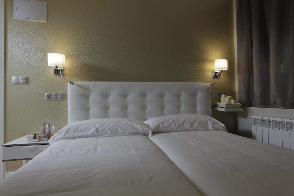 Hotel Rosal Овиедо Стая снимка