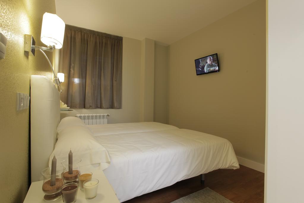 Hotel Rosal Овиедо Екстериор снимка