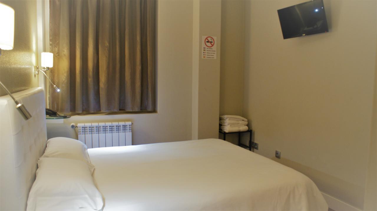 Hotel Rosal Овиедо Екстериор снимка