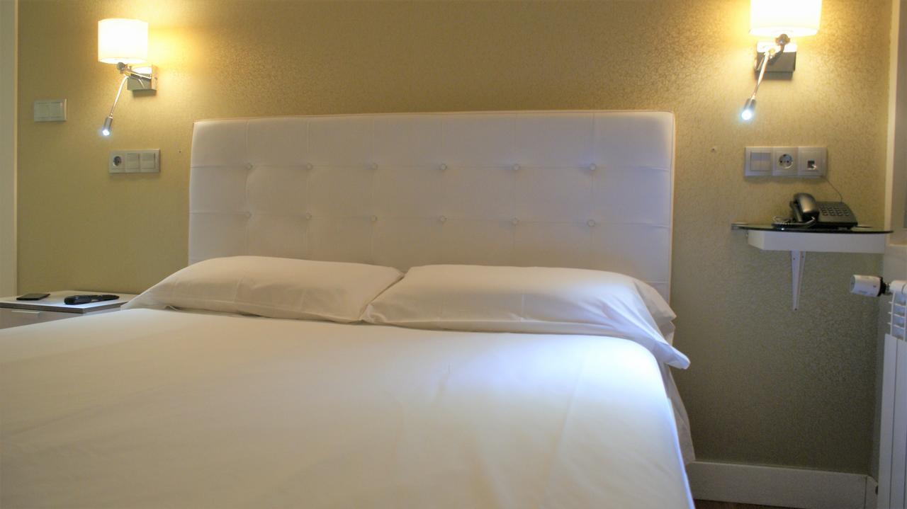 Hotel Rosal Овиедо Екстериор снимка