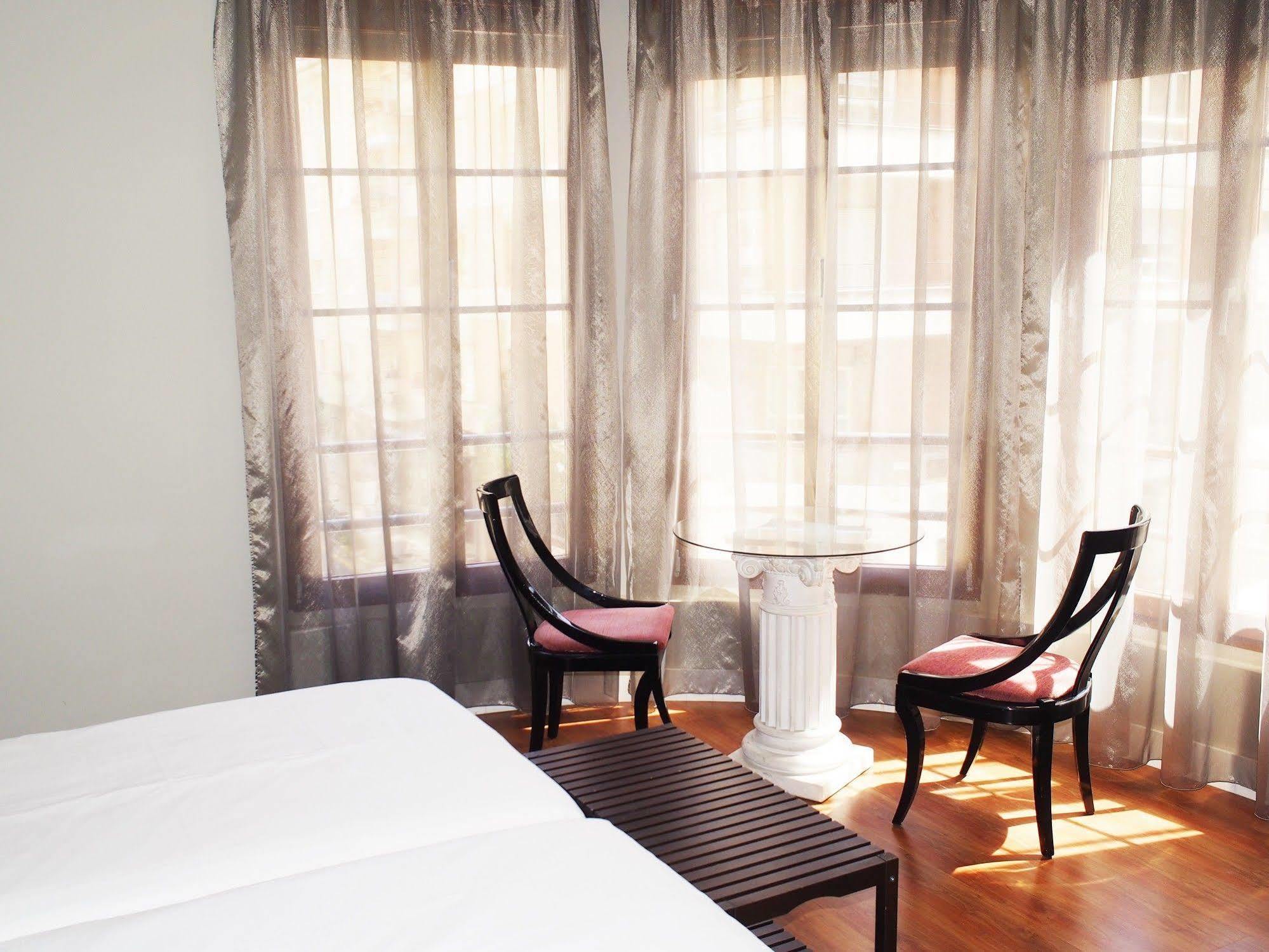 Hotel Rosal Овиедо Екстериор снимка