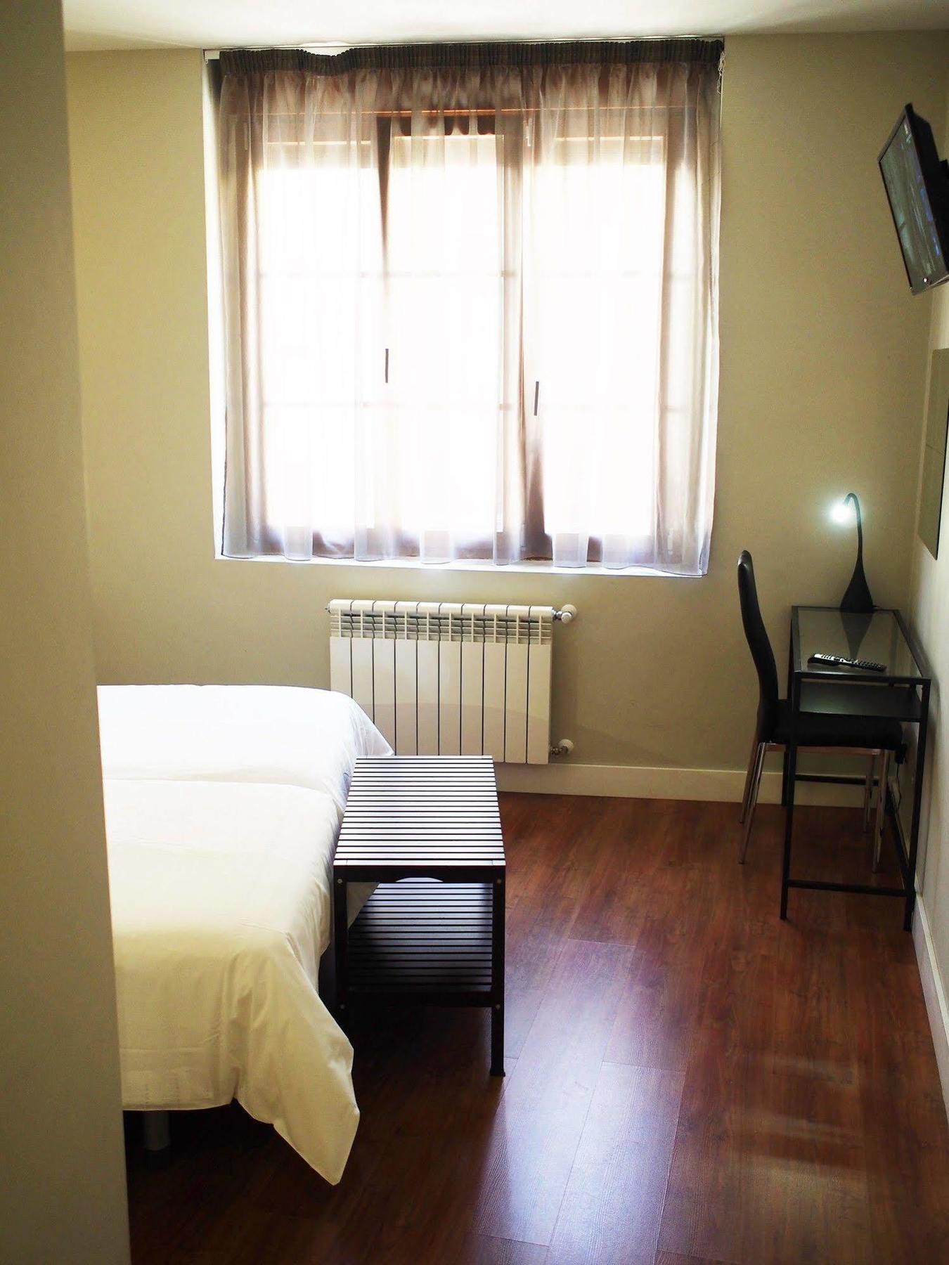 Hotel Rosal Овиедо Екстериор снимка
