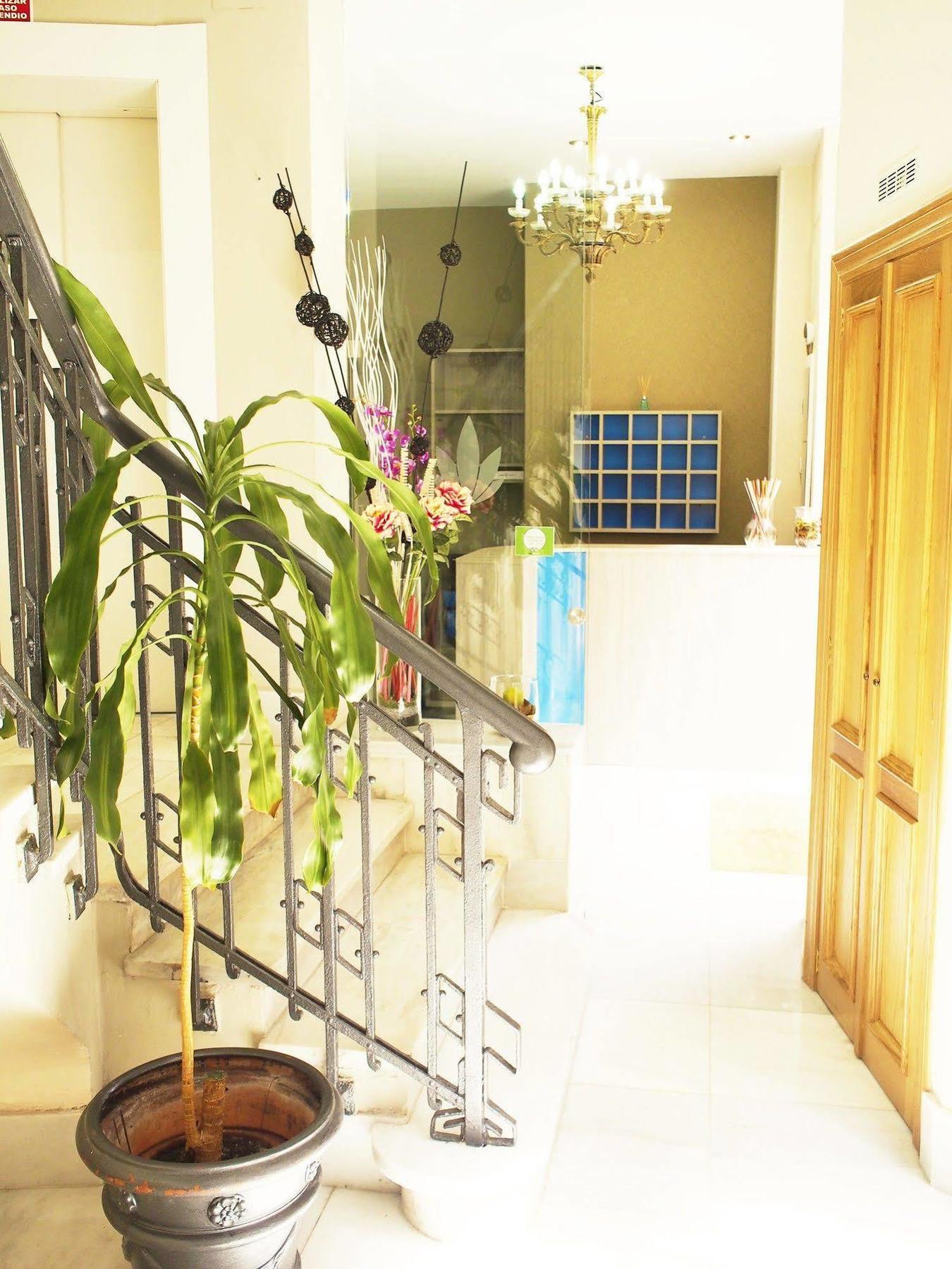 Hotel Rosal Овиедо Екстериор снимка